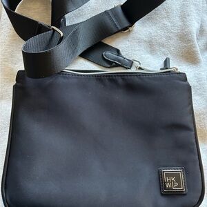 IHKWIIP Crossbody Bag
